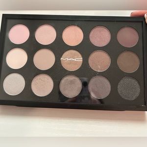 MAC Eyeshadow X 15/cool Neutral palette